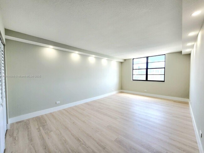 Building Photo - 250 174th St