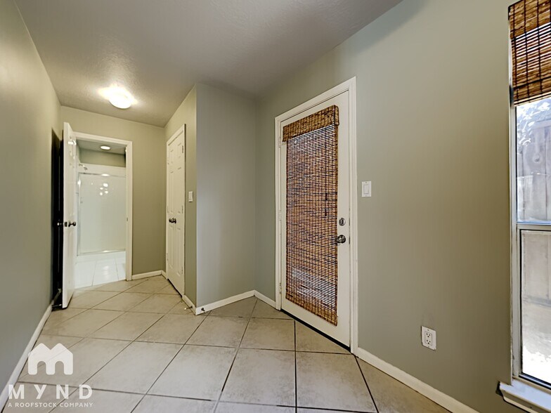 Building Photo - 1304 Dart St