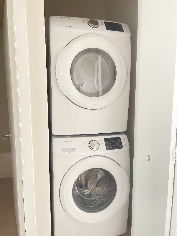 Building Photo - 515 NE 121st St