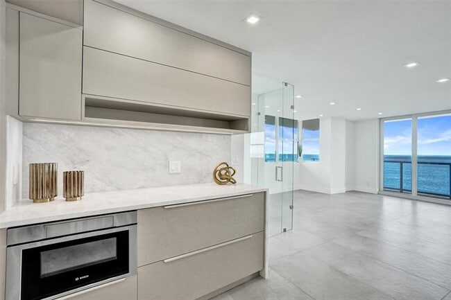 Building Photo - 209 N Fort Lauderdale Beach Blvd