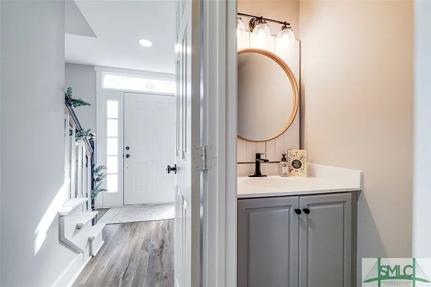 Building Photo - 165 Village Lake Dr