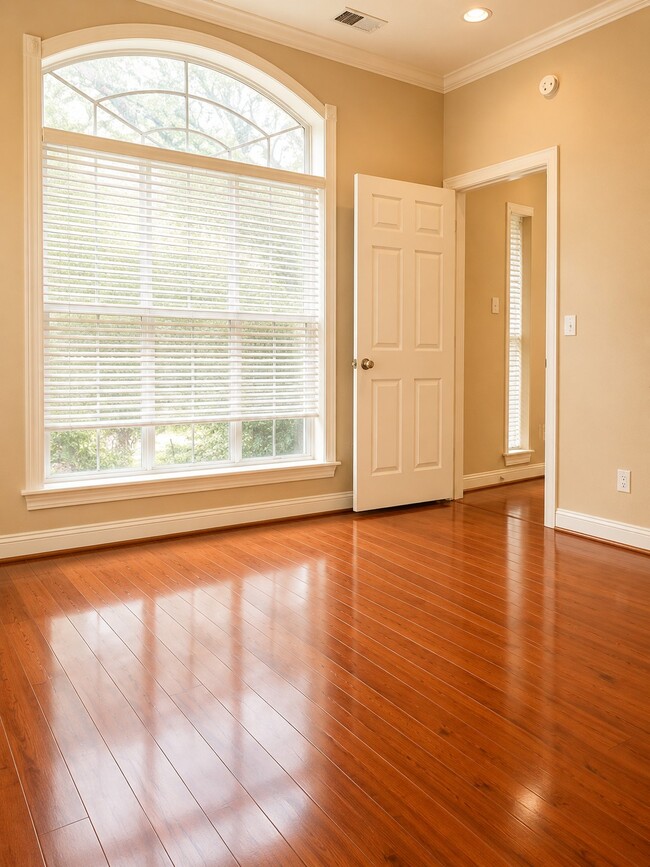 Building Photo - 14218 Swallowfield Dr
