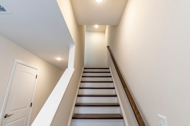 Building Photo - 3430 Montague St