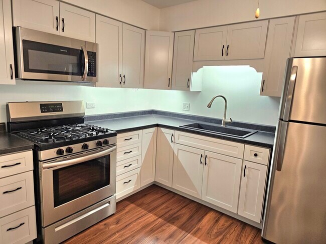 Building Photo - 350 Brainerd Ave