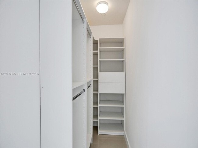 Building Photo - 15901 Collins Ave