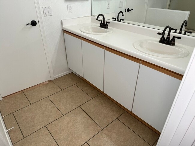 Building Photo - 1162 W 2nd Ave