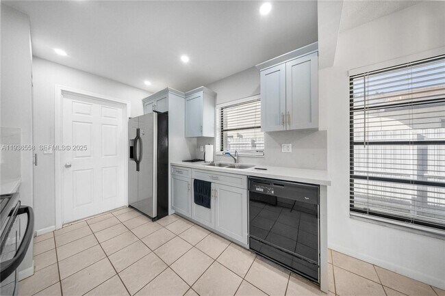 Building Photo - 14065 SW 48th Terrace