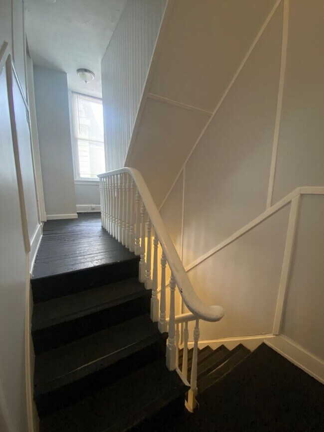 Building Photo - SPRING LEASING SPECIAL 1/2 OFF 1ST MONTHS ...