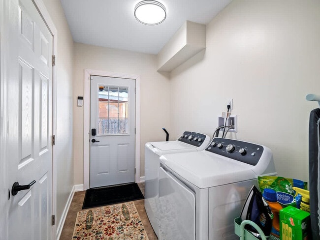 Building Photo - 2001 Tampa Ave