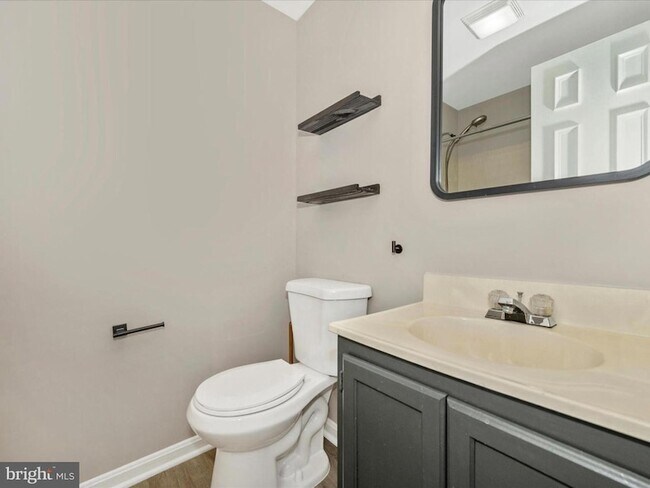 Building Photo - 112 Bracken Ct