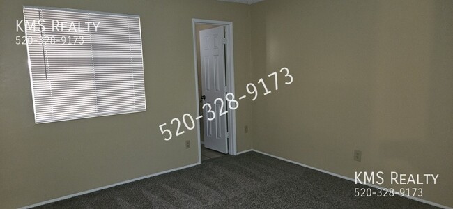 Building Photo - 3 Bedroom 2 Bath-7122 E Seattle Dr-OWNER/A...