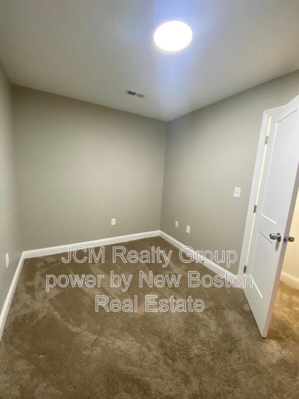 Building Photo - 67 Shepard St