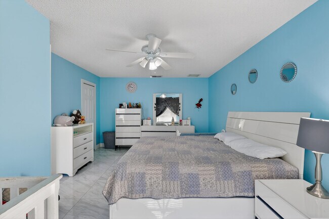 Building Photo - 1121 SW Ivanhoe St