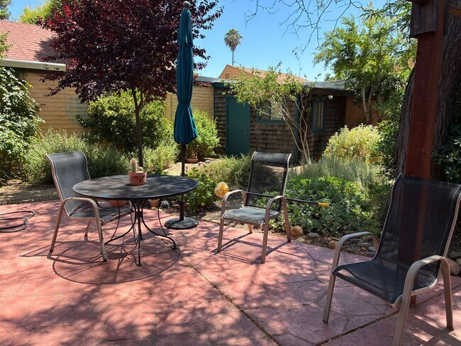 Building Photo - Gorgeous North Davis 3 bedroom available f...
