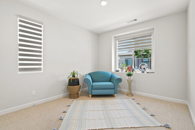 Building Photo - 12639 Elizabeth Wy