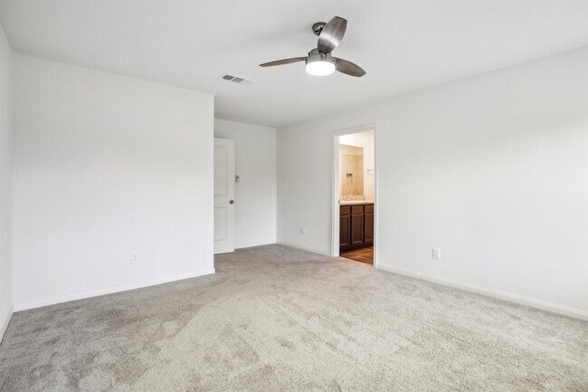 Building Photo - 1040 Riverdale Cove