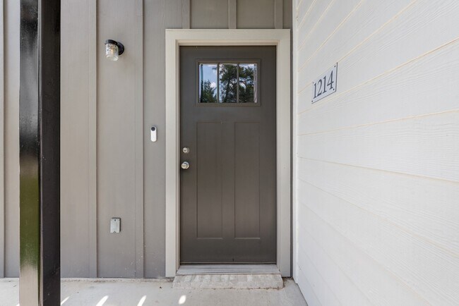 Building Photo - 1326 Prairie Dr