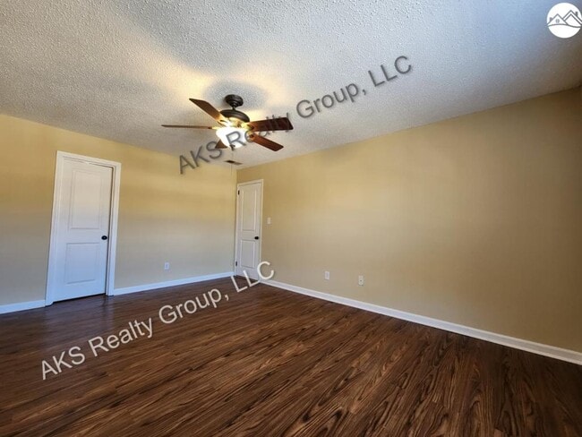 Building Photo - 1108 Chapel Creek Dr