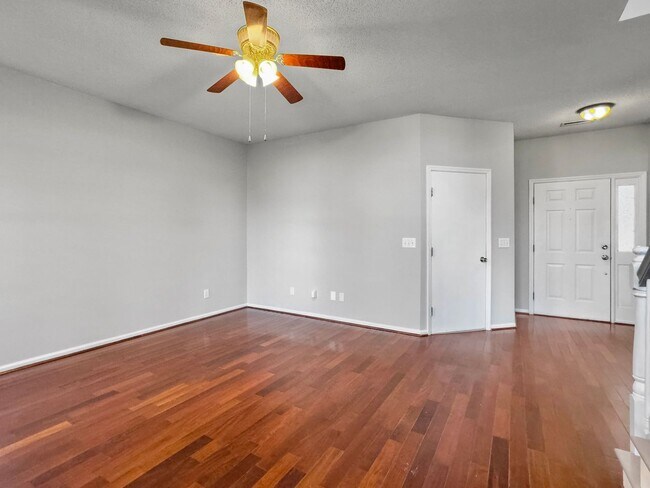 Building Photo - 4080 Laurelwood Dr