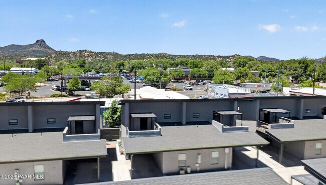 Building Photo - 720 N Walnut St