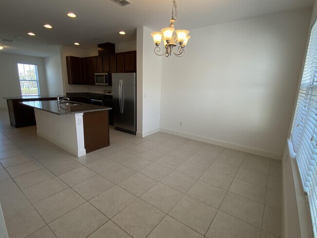 Building Photo - 15555 Honeybell Dr