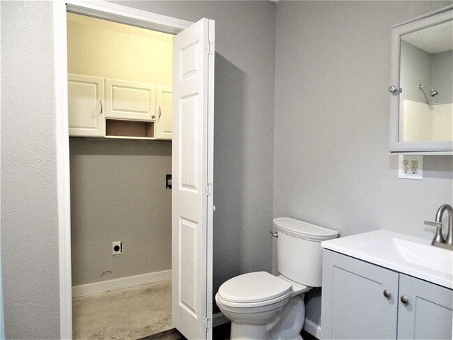 Building Photo - 22070 Flanagan Cir