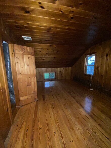 Building Photo - 423 Country Club Rd