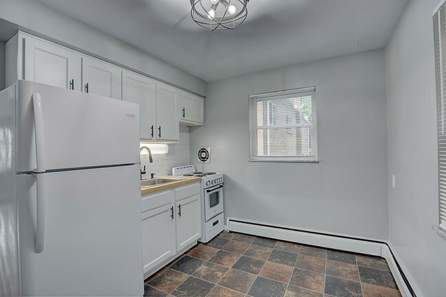 Building Photo - 3552 Brotherton Rd