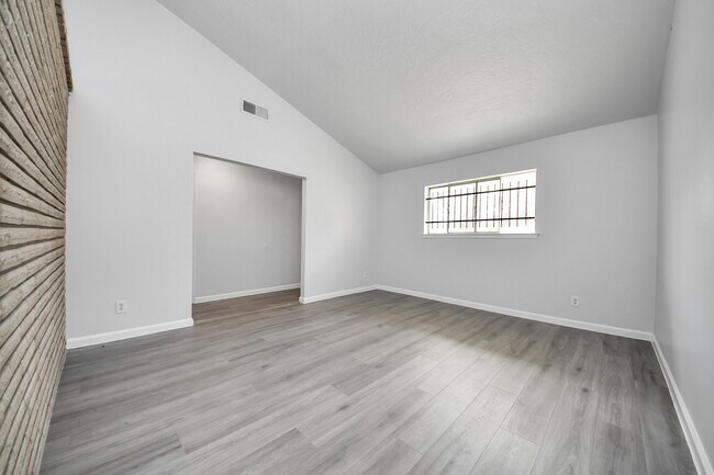 Building Photo - 4710 Lotus St