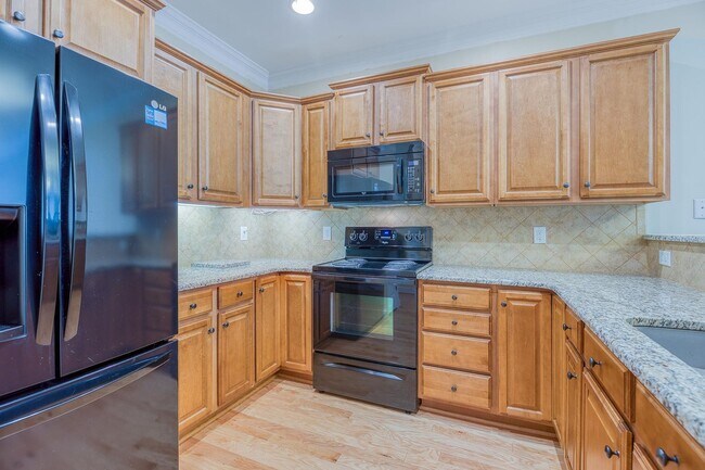 Building Photo - 3 Bedroom, 3 Bathroom Winston Salem Townhome