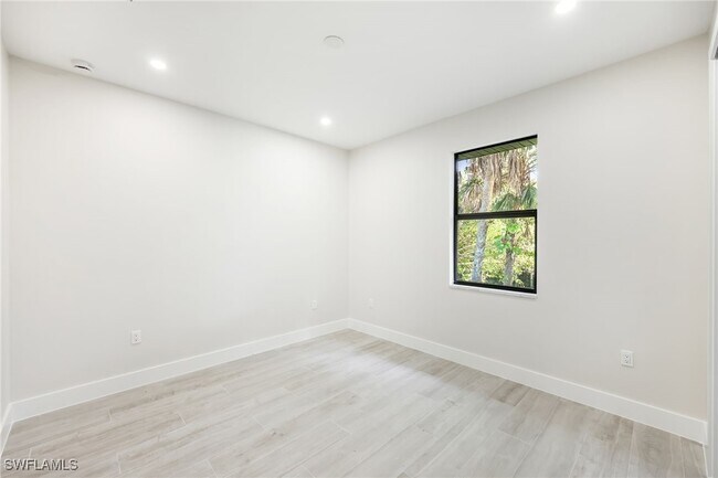 Building Photo - 4672 25th Ave SW
