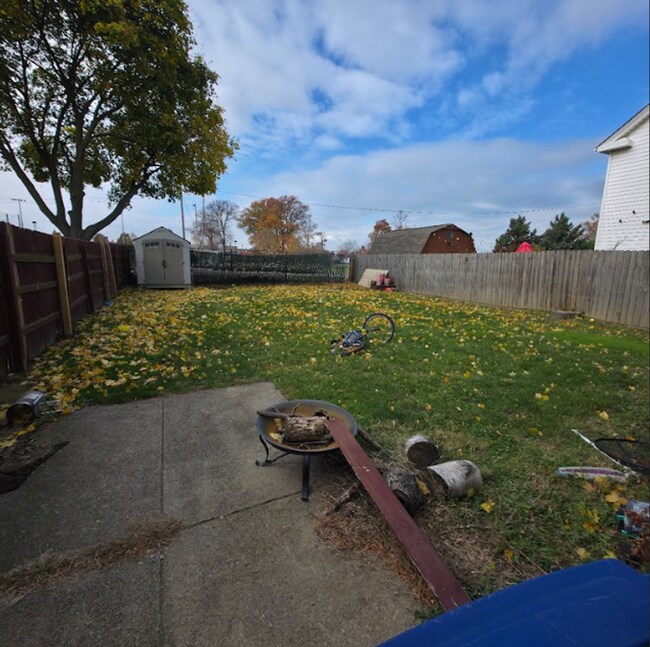 Building Photo - 2064 Halstead Ave