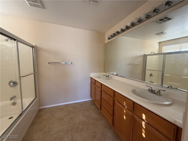 Building Photo - 9950 Shadow Grove Ave