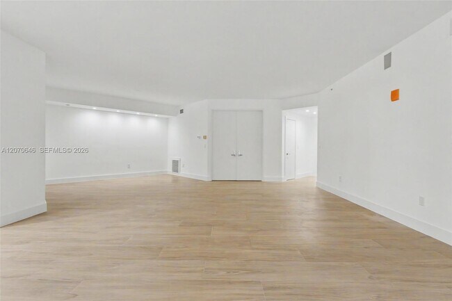 Building Photo - 731 Crandon Blvd