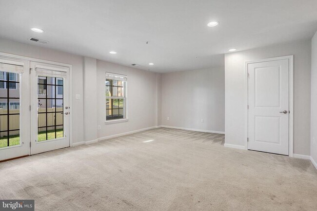 Building Photo - 6325 Posey St