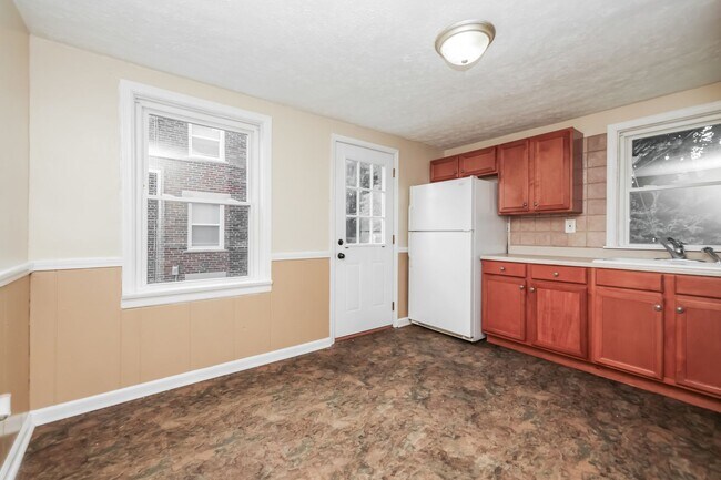 Building Photo - 618-618-618-612 Lucas Dr