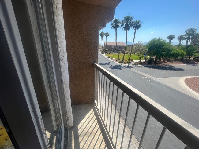 Building Photo - 2 bedroom 2 bath condo Gated community Nor...