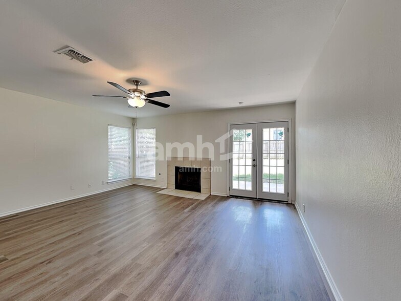 Building Photo - 2207 Southeastern Trl