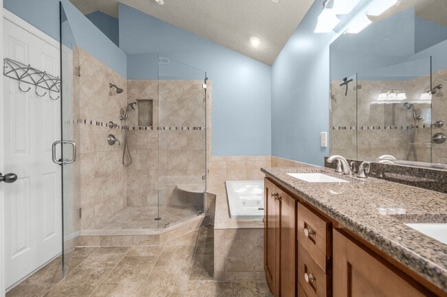 Building Photo - 201 St Regis Ln