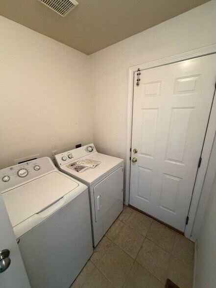 Building Photo - 4937 E Portside Ct