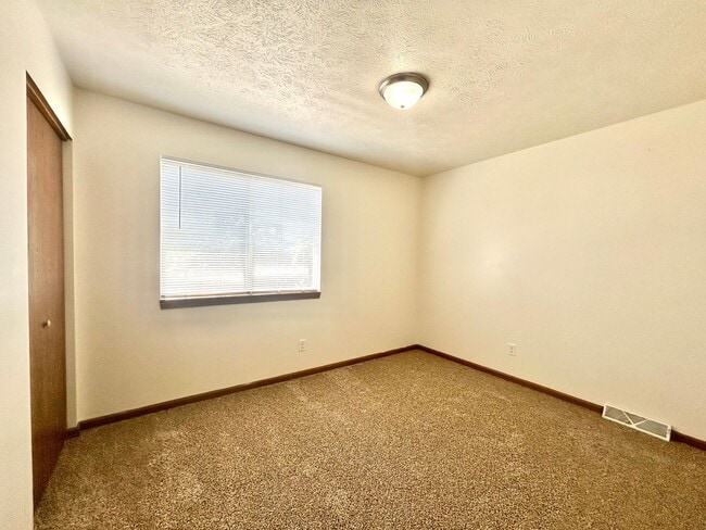 Building Photo - Two Bedroom Home in Southwest Grand Rapids