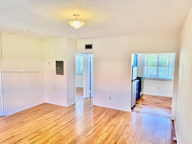 Building Photo - 736 13th St
