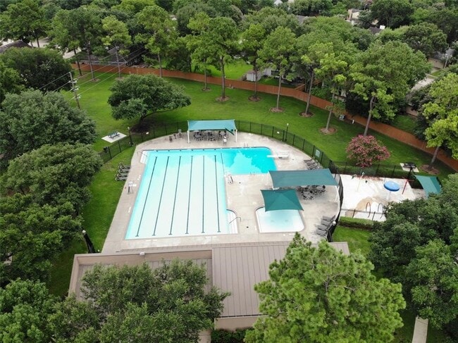 Building Photo - 8507 Grove Park Dr