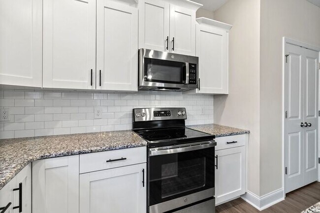 Building Photo - 3 Bedroom, 2.5 Bath Home with Bonus Room