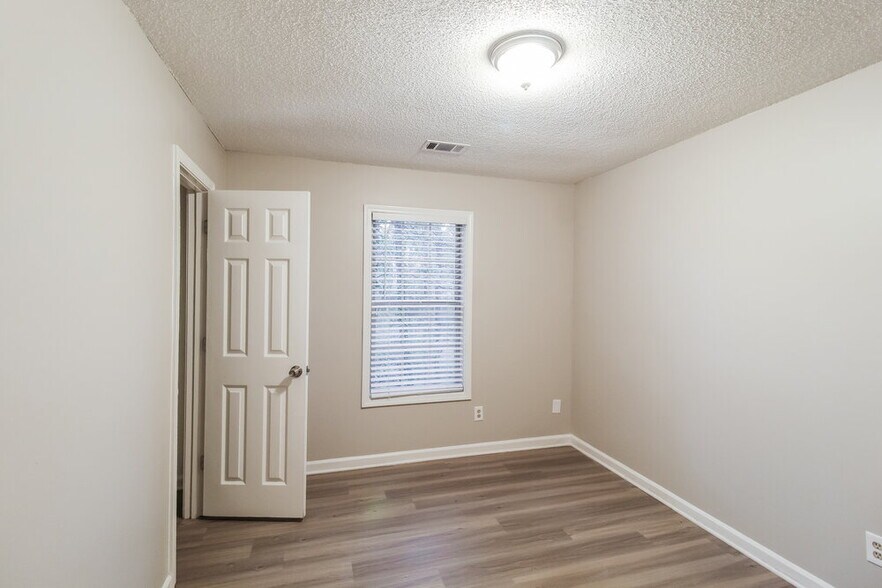 Building Photo - 839 Ashley Ln