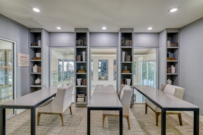 Building Photo - 3300 Cummins St