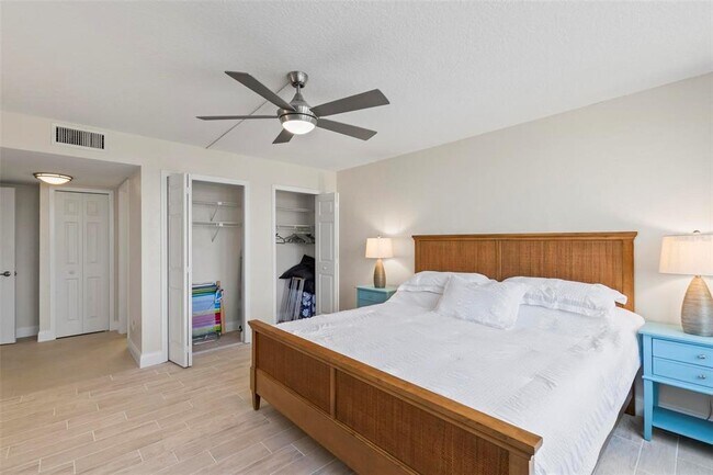 Building Photo - 3580 S Ocean Shore Blvd