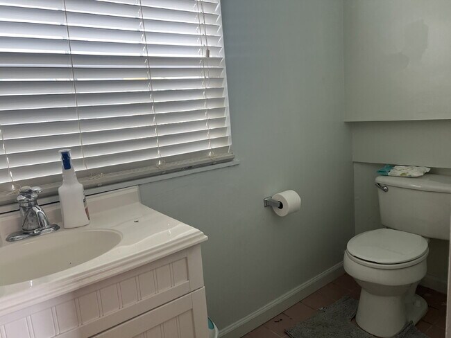 Building Photo - Saltwater canal home with an In-Law suite