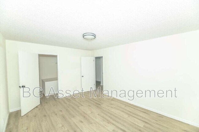 Building Photo - 4110 34th Ave