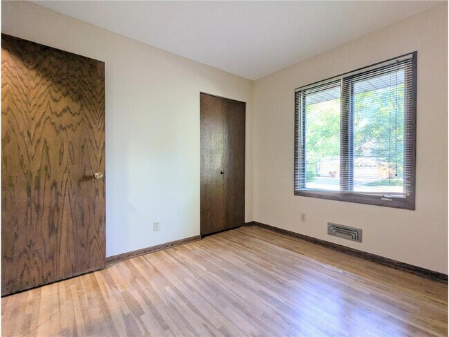 Building Photo - 6065 Oakwood Rd